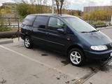 Volkswagen Sharan 1997 годаүшін1 650 000 тг. в Караганда