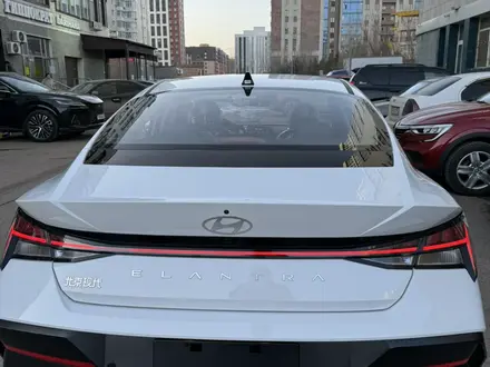 Hyundai Elantra 2024 года за 9 390 000 тг. в Астана – фото 2