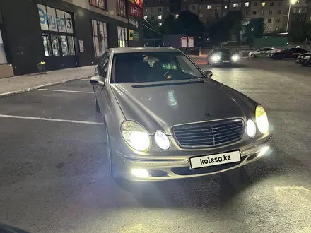 Mercedes-Benz E 320 2002 года за 5 300 000 тг. в Караганда – фото 2