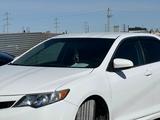 Toyota Camry 2013 года за 9 800 000 тг. в Жанаозен – фото 2