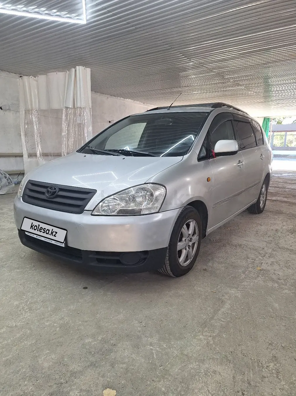 Toyota Avensis Verso, 2003