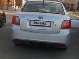 Kia Rio 2010 годаfor2 800 000 тг. в Актобе – фото 2