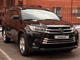 Toyota Highlander 2019 годаүшін17 500 000 тг. в Семей