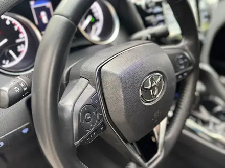 Toyota Camry 2018 года за 14 790 000 тг. в Караганда – фото 11