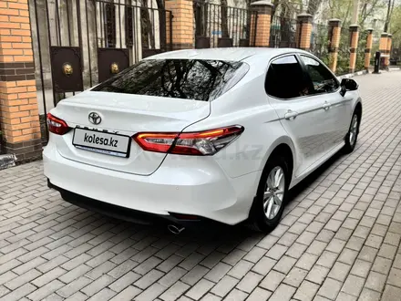 Toyota Camry 2018 года за 14 790 000 тг. в Караганда – фото 4