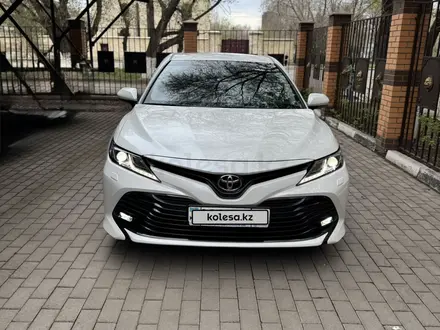 Toyota Camry 2018 года за 14 790 000 тг. в Караганда – фото 3
