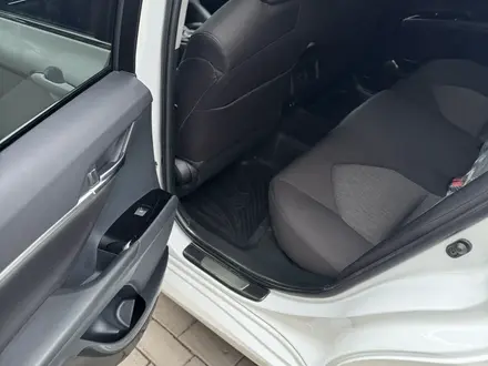 Toyota Camry 2018 года за 14 790 000 тг. в Караганда – фото 8