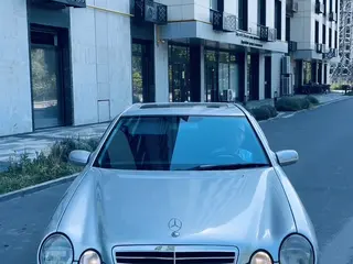 Mercedes-Benz E 320