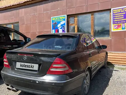 Mercedes-Benz C 320 2000 года за 3 250 000 тг. в Усть-Каменогорск – фото 5