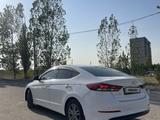 Hyundai Elantra 2018 годаfor7 950 000 тг. в Алматы – фото 4