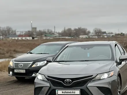 Toyota Camry 2020 года за 11 650 000 тг. в Алматы – фото 2