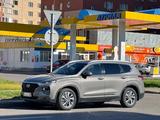 Hyundai Santa Fe 2019 года за 11 820 000 тг. в Уральск – фото 2