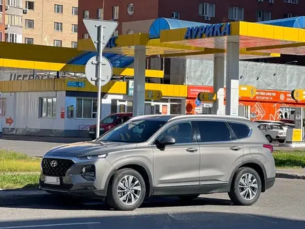 Hyundai Santa Fe 2019 года за 11 820 000 тг. в Уральск – фото 2