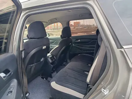 Hyundai Santa Fe 2019 года за 11 820 000 тг. в Уральск – фото 5