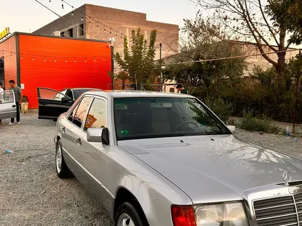 Mercedes-Benz E 220 1993 года за 3 000 000 тг. в Туркестан