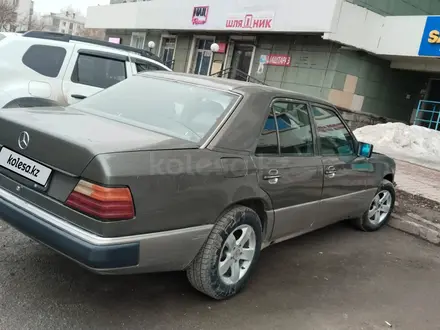 Mercedes-Benz E 230 1990 года за 1 200 000 тг. в Астана – фото 2