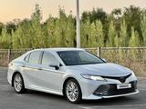 Toyota Camry 2018 года за 14 200 000 тг. в Шымкент – фото 2