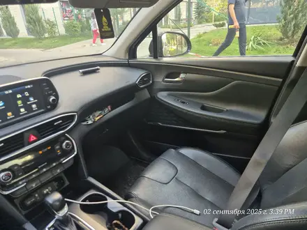 Hyundai Santa Fe 2019 года за 11 950 000 тг. в Алматы – фото 9