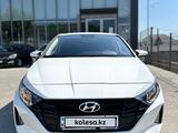 Hyundai i20 2023 года за 7 090 000 тг. в Шымкент – фото 2