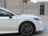 Toyota Camry 2024 года за 20 800 000 тг. в Алматы – фото 2