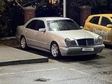 Mercedes-Benz E 240 1998 года за 2 500 000 тг. в Актобе