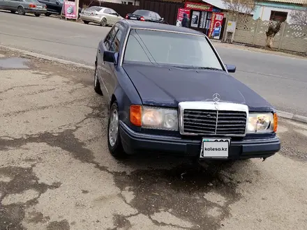 Mercedes-Benz E 230 1992 года за 755 000 тг. в Тараз – фото 2