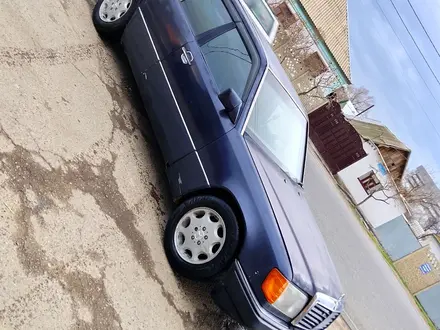 Mercedes-Benz E 230 1992 года за 755 000 тг. в Тараз