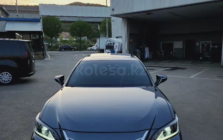 Lexus ES 300h 2022 годаүшін29 000 000 тг. в Алматы