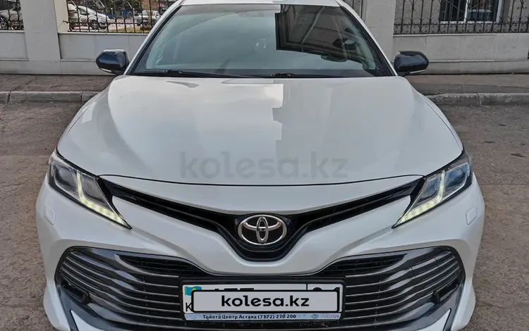 Toyota Camry 2018 года за 13 100 000 тг. в Астана