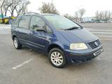 Volkswagen Sharan 2000 годаүшін2 900 000 тг. в Алматы