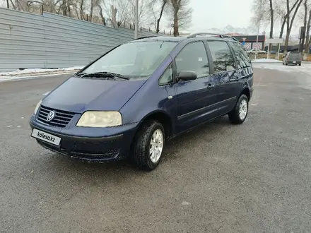 Volkswagen Sharan 2000 года за 3 200 000 тг. в Алматы – фото 2