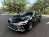 Toyota Camry 2023 года за 19 200 000 тг. в Астана