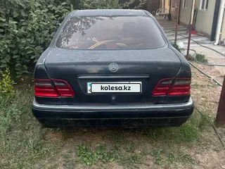 Mercedes-Benz E 240