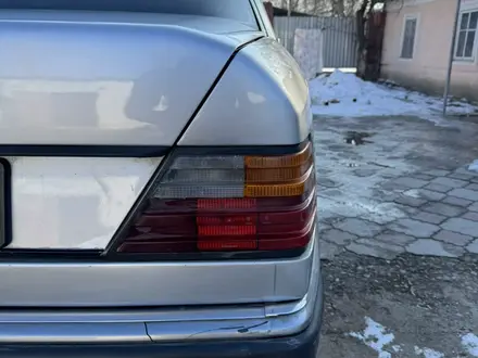 Mercedes-Benz E 200 1993 года за 1 700 000 тг. в Алматы – фото 4