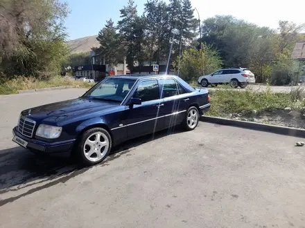 Mercedes-Benz E 280 1994 года за 3 500 000 тг. в Алматы