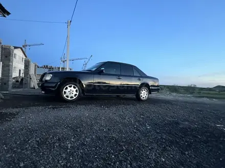 Mercedes-Benz E 220 1994 годаүшін2 100 000 тг. в Караганда – фото 2