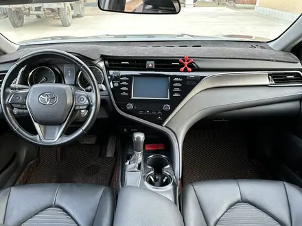 Toyota Camry 2019 года за 12 000 000 тг. в Кульсары – фото 5