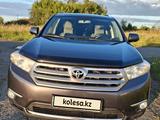 Toyota Highlander 2013 годаfor13 500 000 тг. в Петропавловск