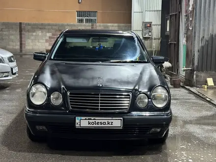 Mercedes-Benz E 240 1999 года за 3 133 076 тг. в Шымкент – фото 2