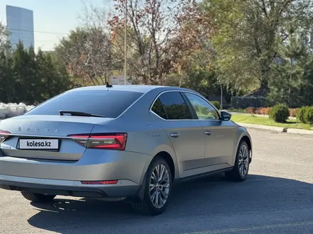 Skoda Superb 2020 года за 17 500 000 тг. в Алматы – фото 8