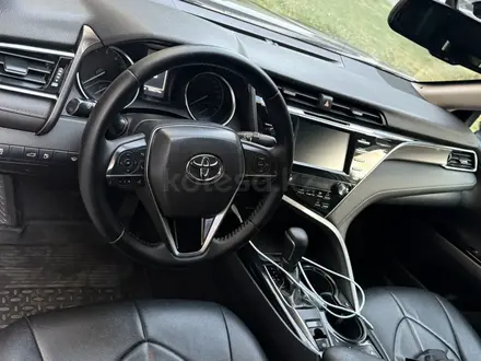 Toyota Camry 2019 года за 10 800 000 тг. в Алматы – фото 5