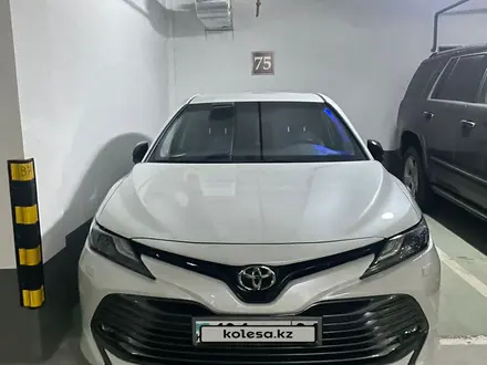 Toyota Camry 2019 года за 16 700 000 тг. в Астана – фото 2