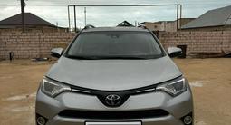 Toyota RAV4 2018 годаfor13 000 000 тг. в Актау