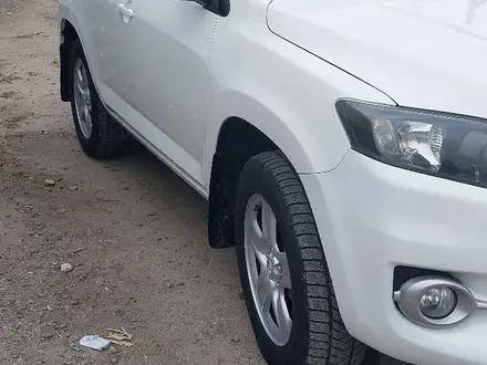 Toyota RAV4 2012 года за 7 700 000 тг. в Актобе – фото 2