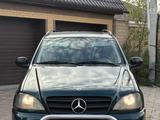 Mercedes-Benz ML 320 2000 годаүшін3 100 000 тг. в Атырау – фото 2