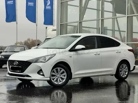 Hyundai Accent 2022 года за 8 100 000 тг. в Караганда – фото 2