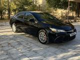 Toyota Camry 2016 года за 8 300 000 тг. в Жанаозен – фото 2