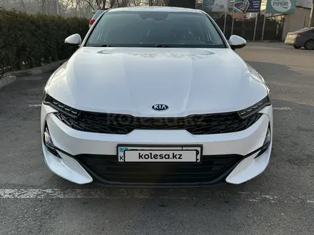 Kia K5 2021 года за 11 500 000 тг. в Алматы – фото 2