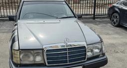 Mercedes-Benz E 260 1990 года за 1 300 000 тг. в Алматы