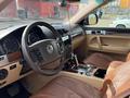 Volkswagen Touareg 2007 года за 5 300 000 тг. в Астана – фото 12